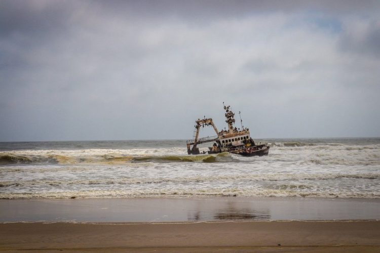 wrecked-ship-on-the-skeleton-coast-namibia