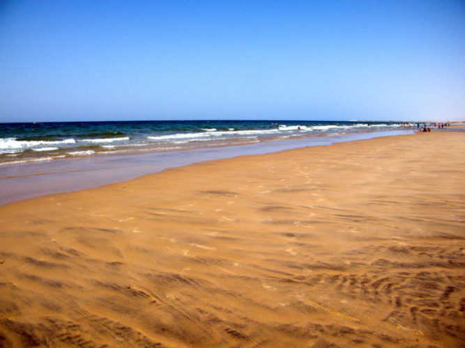 Backpacking-in-somaliland-berbera-beach