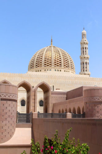 Beautiful-architecture-of-the-Sultan-Qaboos-Grand-Mosque