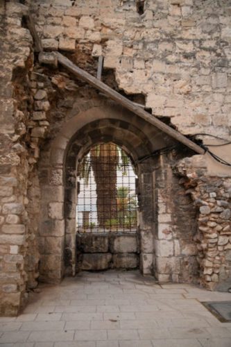Beautiful-old-doorway-in-split's-city-walls