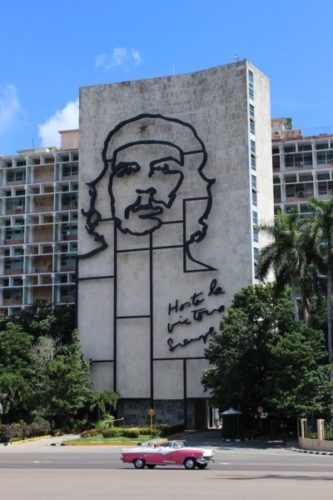 Che Guevara mural on the wall of a building in Plaza de la Revolución