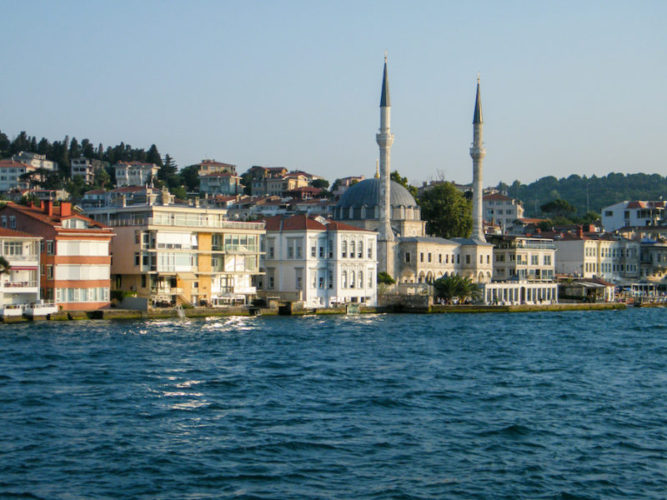 Istanbul-mosque-from-the-Bosphorus