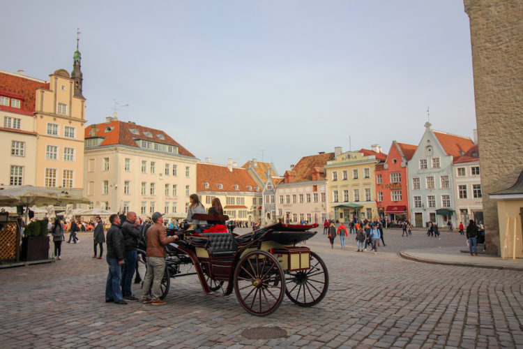 Horse-drawn-carriage-and-people-in-Raekoja-Plats-Old-Town-Square-in-Tallinn