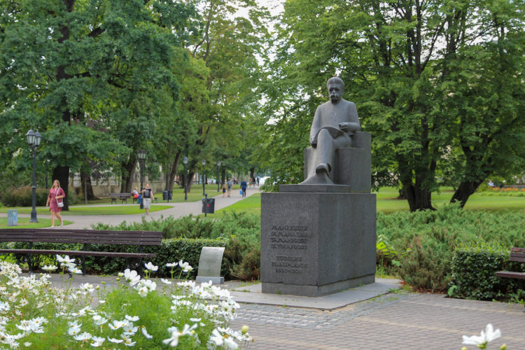 Statue-of-a-historical-figure-in-bastejkalns-park