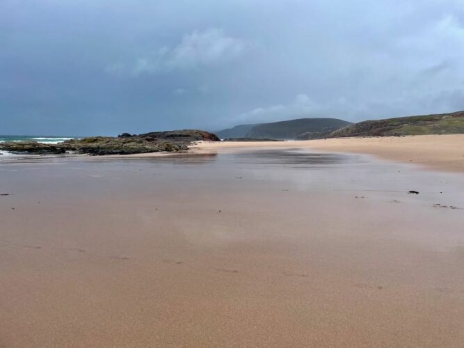 Sandwood-Bay-in-Scotland-on-a-cloudy-grey-day