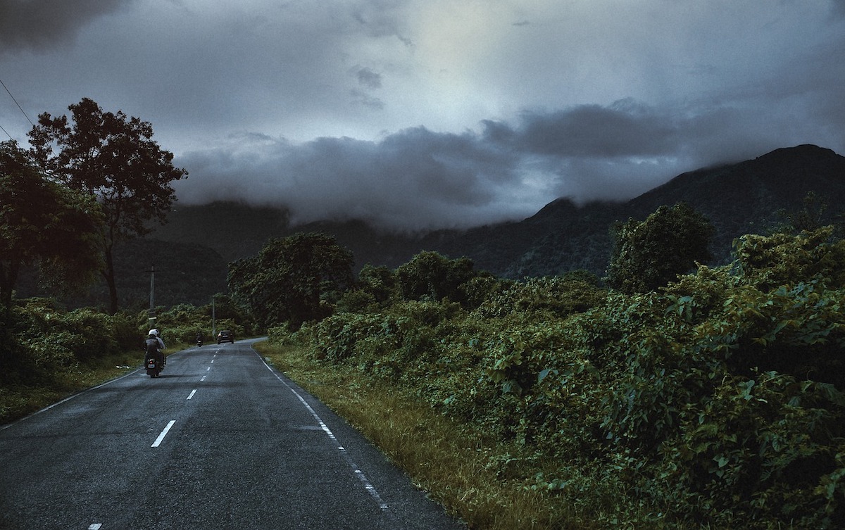 Road-leading-to-the-hill-stations-near-kolkata-on-a-moody-day-with-dull-lighting-and-cloudy-skies
