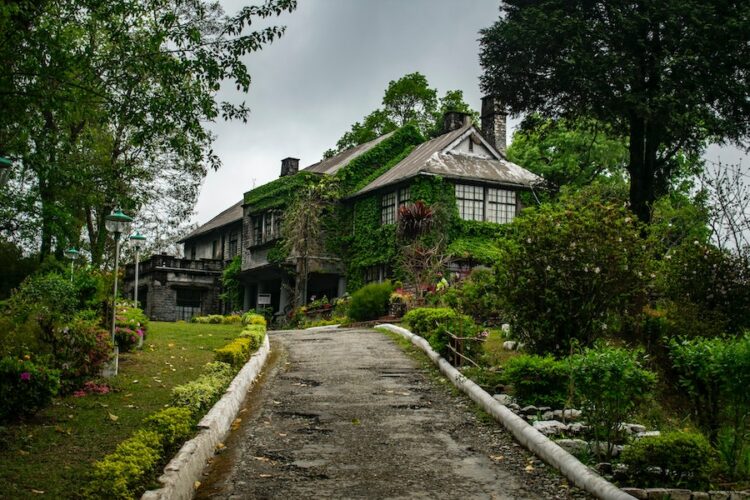Lush greenery and an old colonial house in Kalimpong
