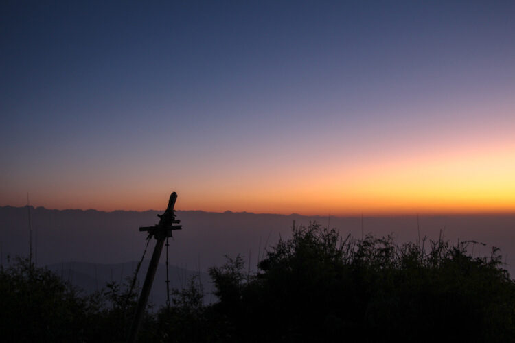 Pre-dawn-glow-over-the-mountains-near-Darjeeling