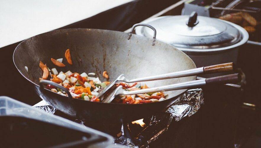 Chinese-food-cooking-in-a-wok