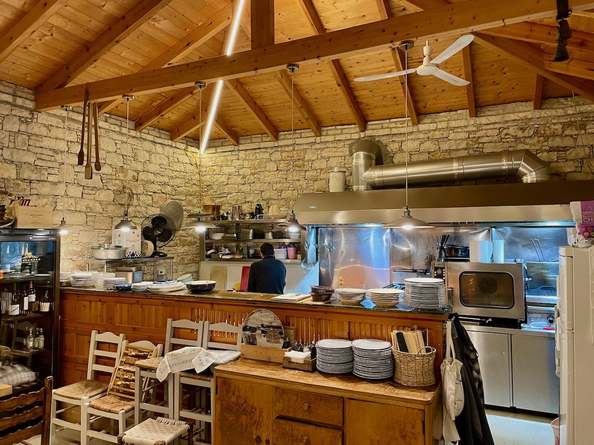 elea-restaurant-kitchen-himare