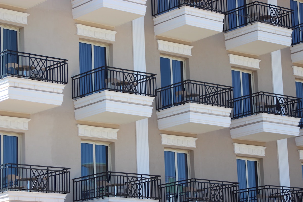 Several balconies on the side of a modern hotel in Ksamil