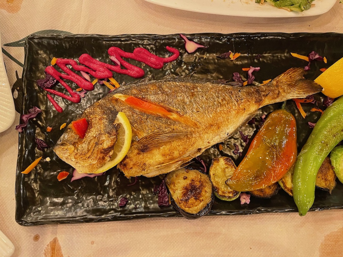 fresh-grilled-fish-in-albania-with-colourful-garnish