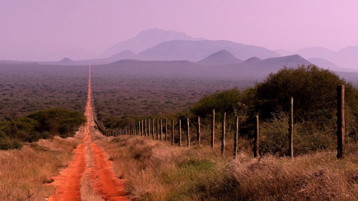 Dirt-road-in-Tsavo-National-Park
