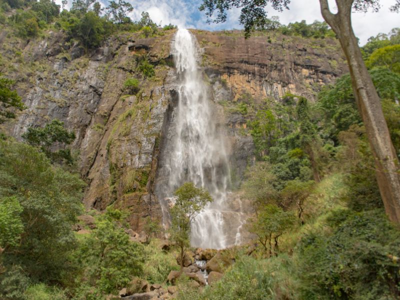 Diyaluma-Falls-near-ella