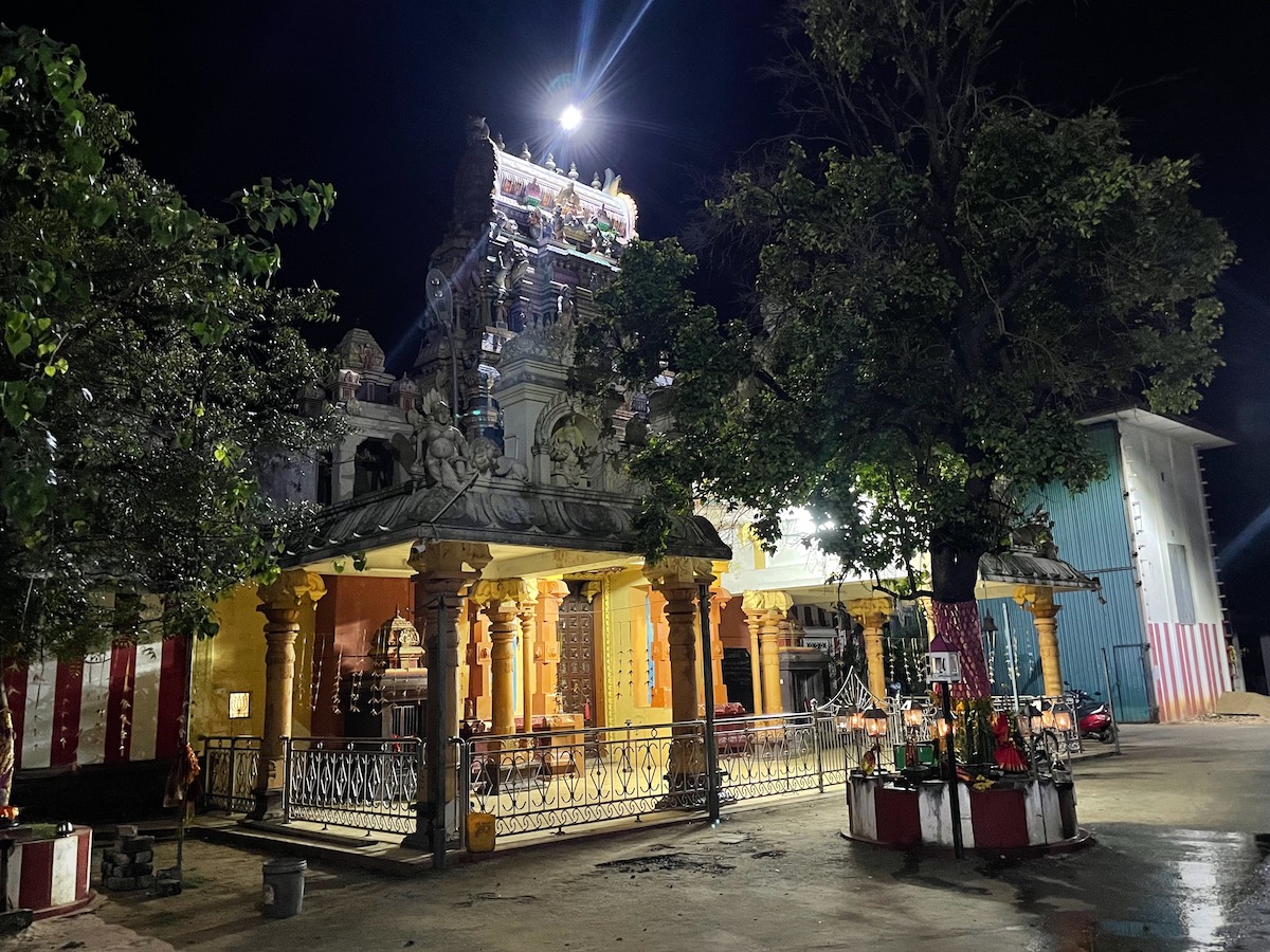 hindu-temple-at-night-in-jaffna