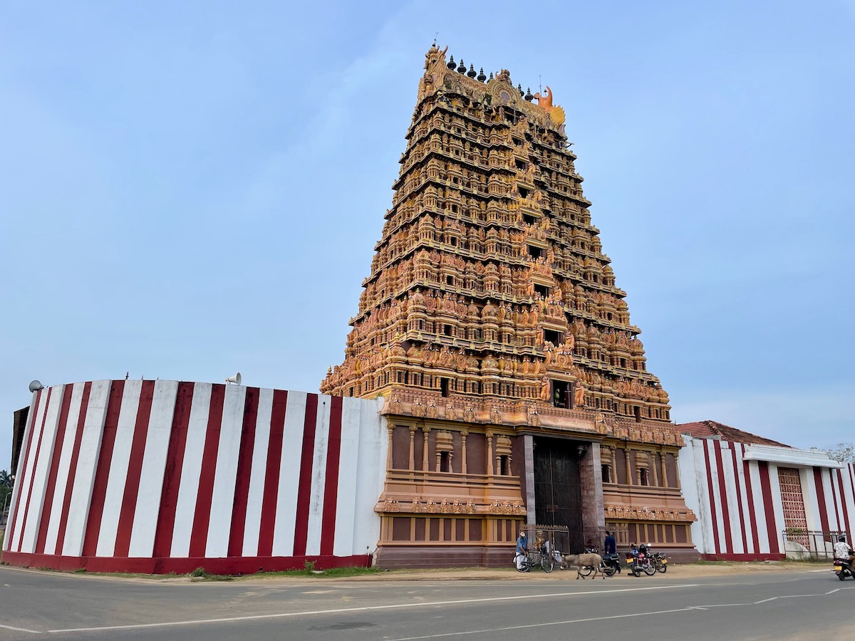 outside-of-koneswaram-kovil-temple-in-jaffna