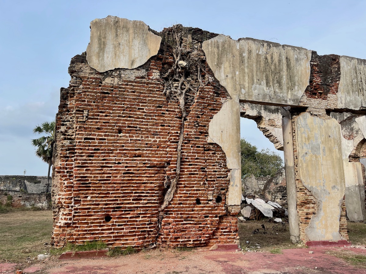 ruined-buildings-in-jaffna