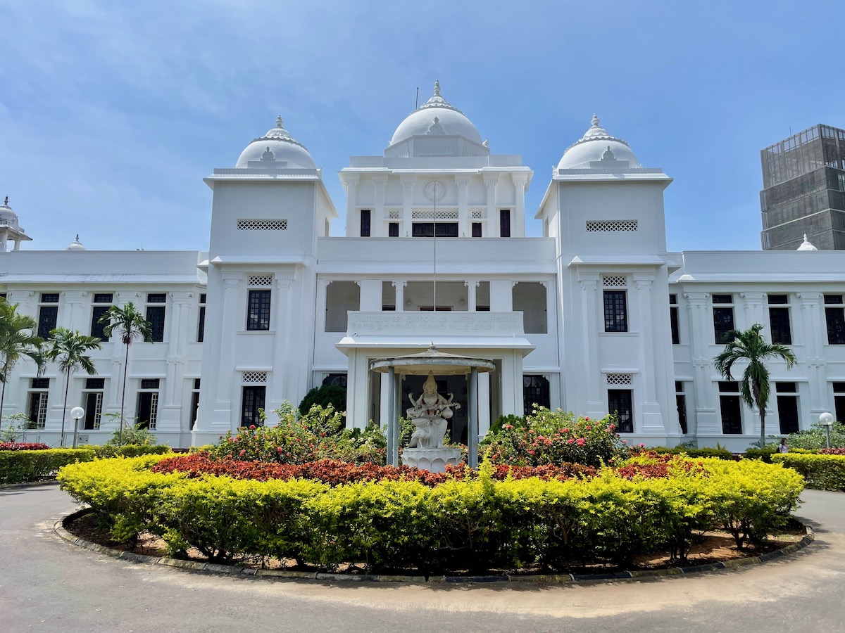exterior-of-jaffna-public-library