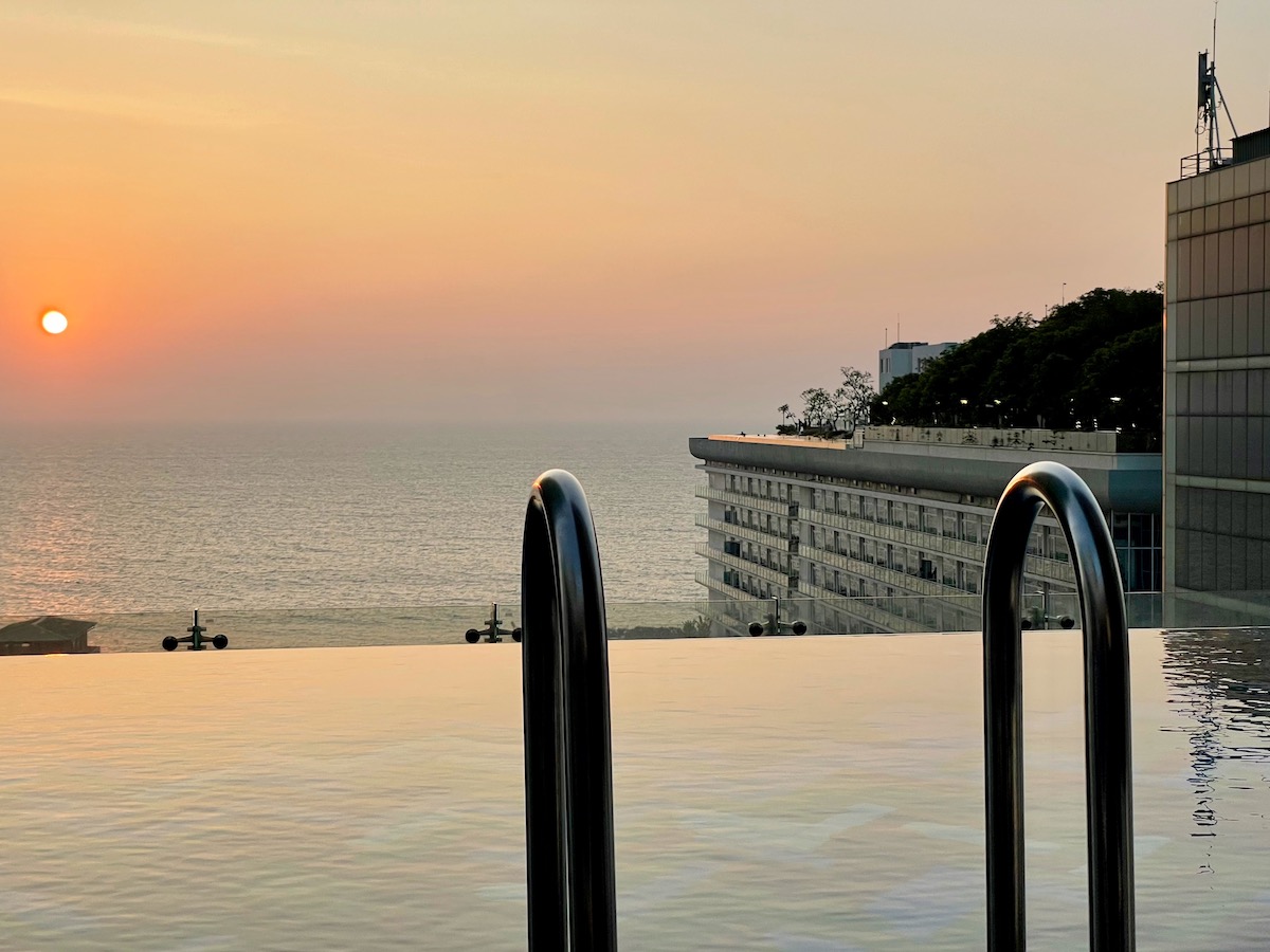 sunset over the indian ocean from the rooftop pool of the mandarina colombo hotel