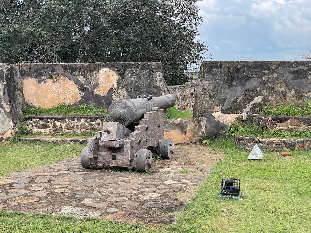 old cannon in galle fort