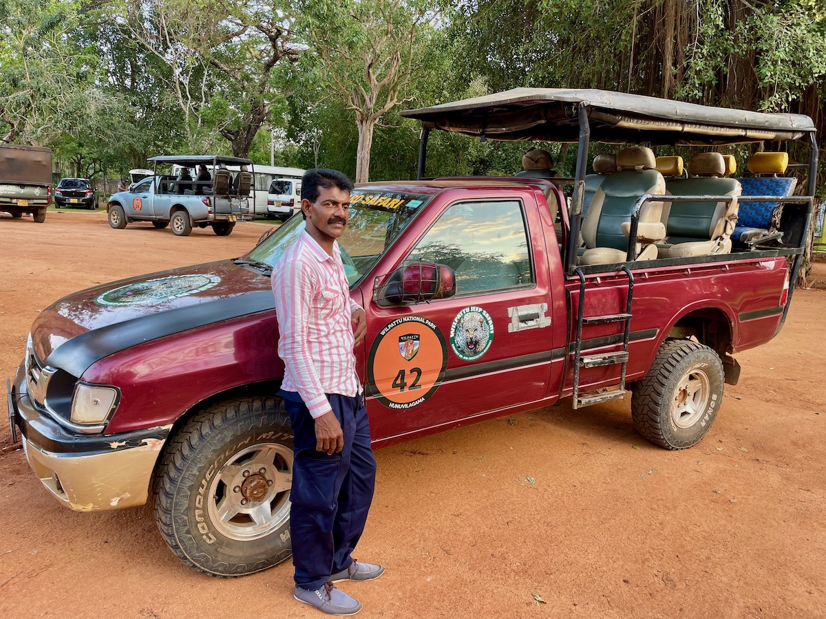 Sri-lanka-safari-vehicle-at-wilpattu