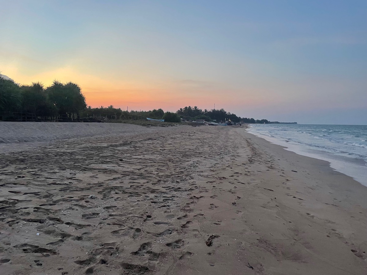 nilaveli-beach-at-sunset