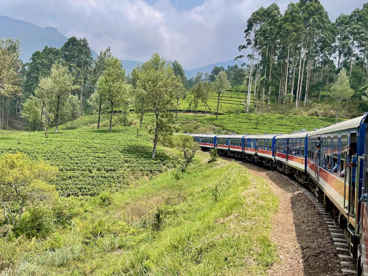 blue-train-curving-around-a-tea-plantation-in-central-sri-lankan-highlands
