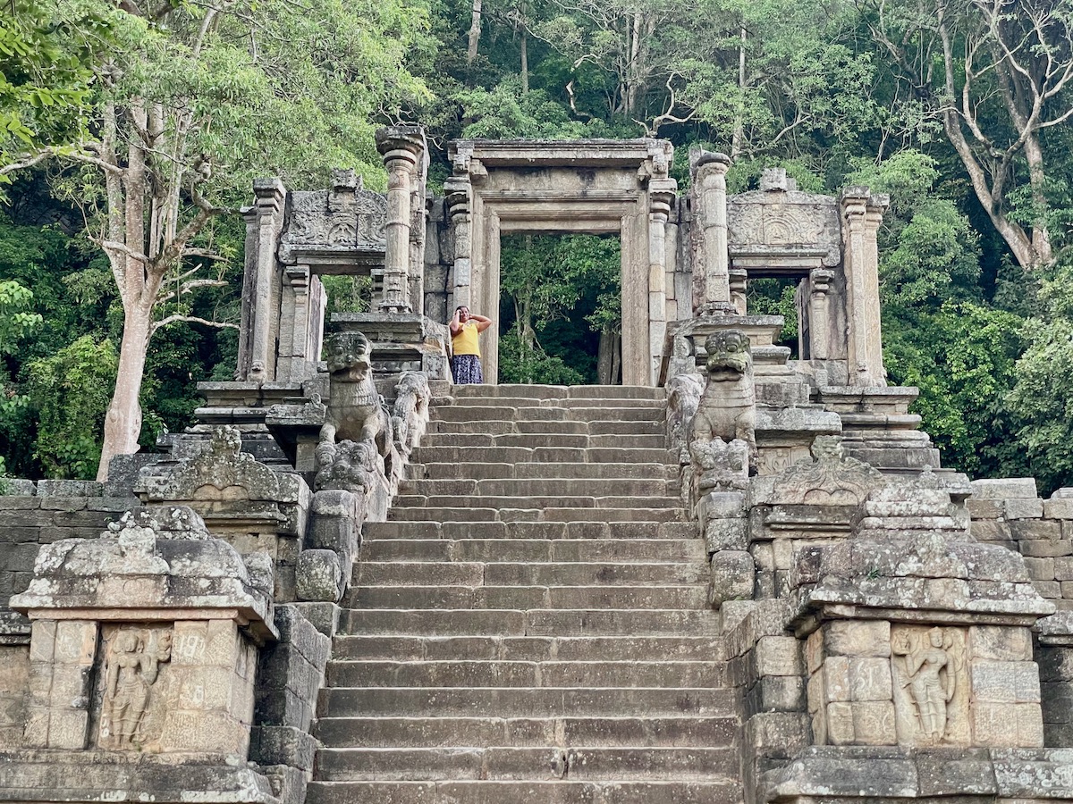 ornate-staircase-at-yapahuwa-rock-fortress