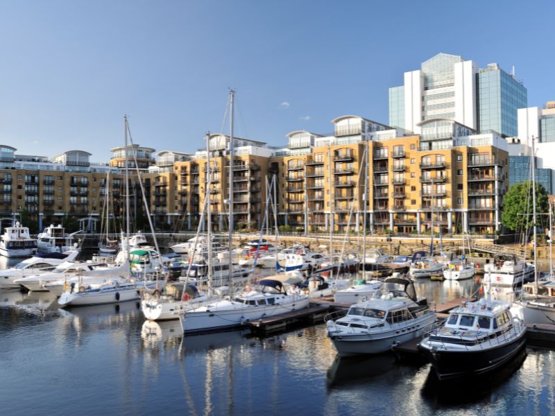 boats-in-the-marina-at-st-katharine-docks-in-the-city-of-london