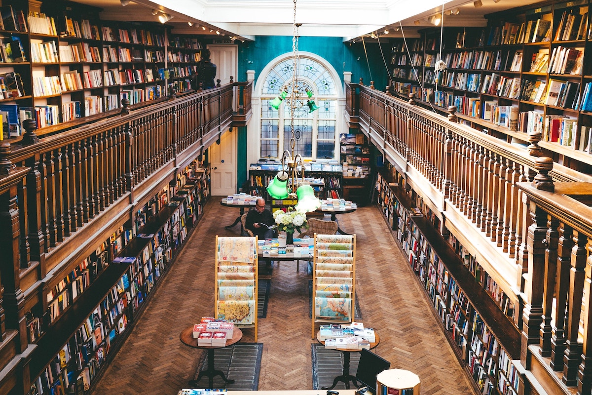 interior-of-Daunt-Books-bookshop-marylebone
