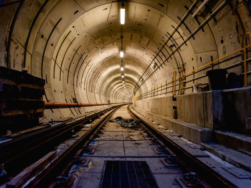inside-a-london-underground-tunnel