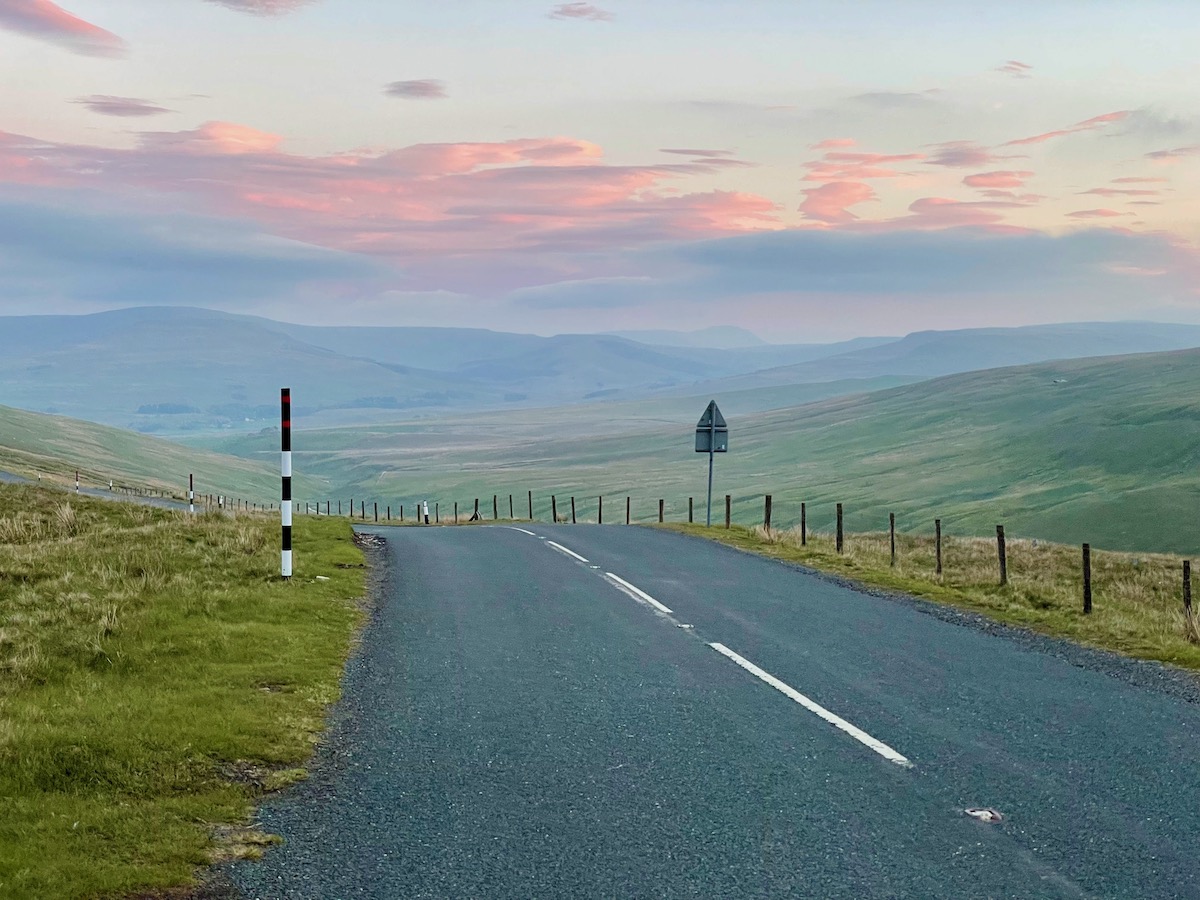 picturesque-road-through-the-north-pennines