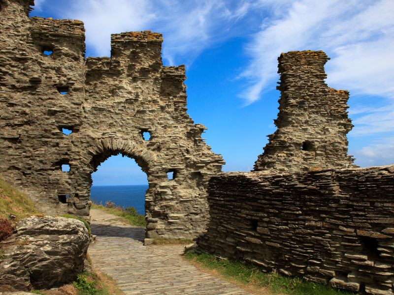 tintagel-castle-ruins-in-cornwall