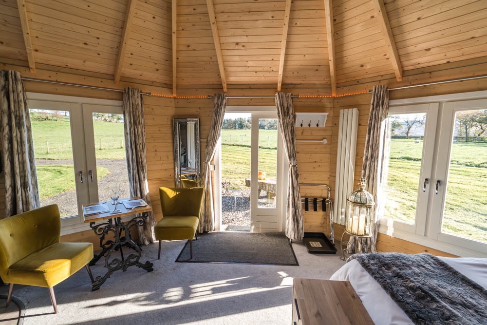 Interior-of-dunroamin-luxury-cabin-in-scotland