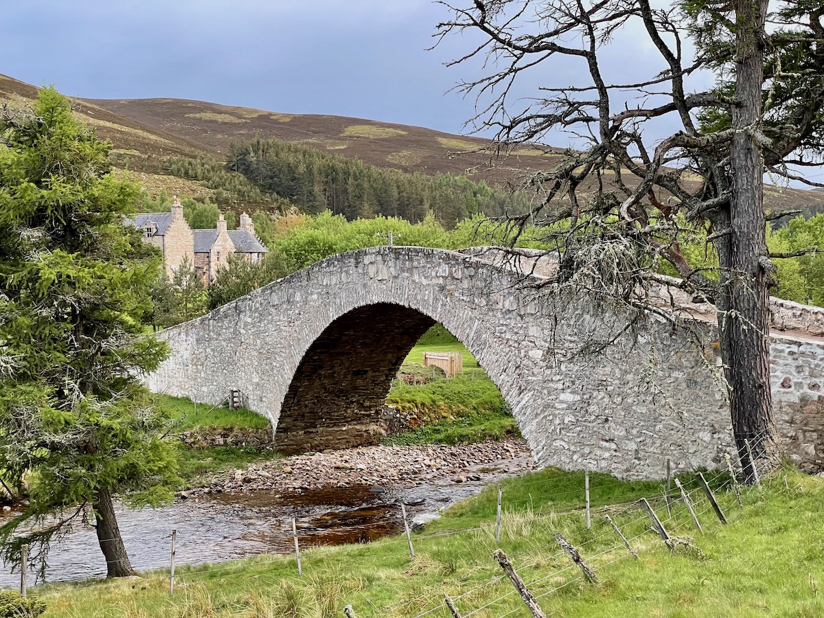 old-stone-bridge-over-a-river-in-scotland