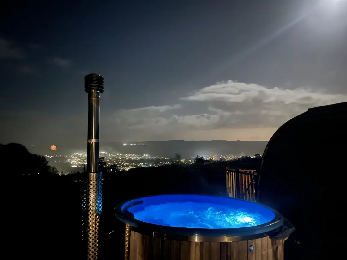 Stoneymollan-luxury-cabins-in-scotland-hot-tub-lit-up-at-night