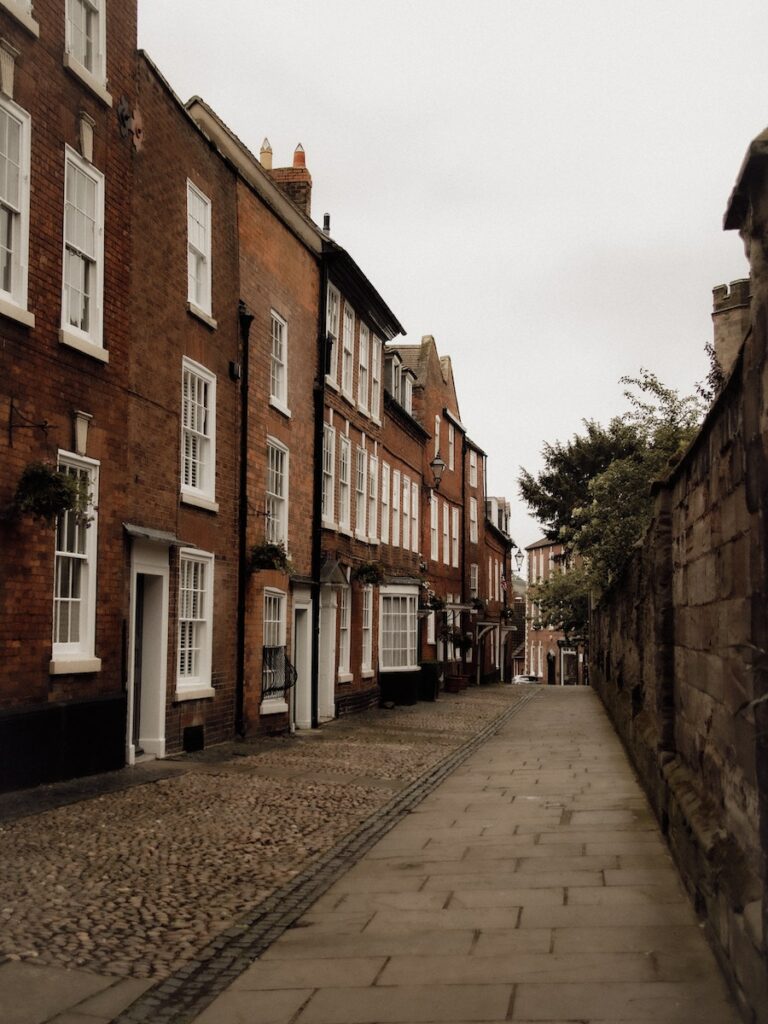 cobbled-street-with-brick-buildings-in-worcester