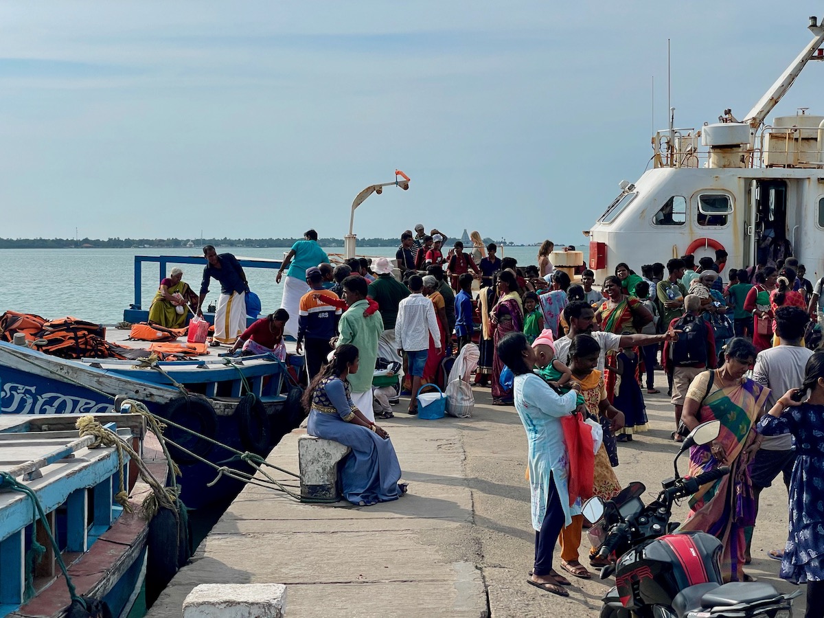 people-waiting-for-a-ferry-at-Kurikattuwan-jetty