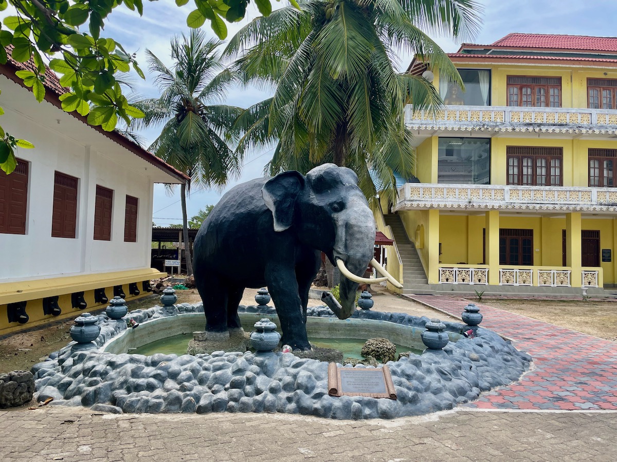 statue-of-an-elephant-at-Nagadeepa-Purana-Vihara