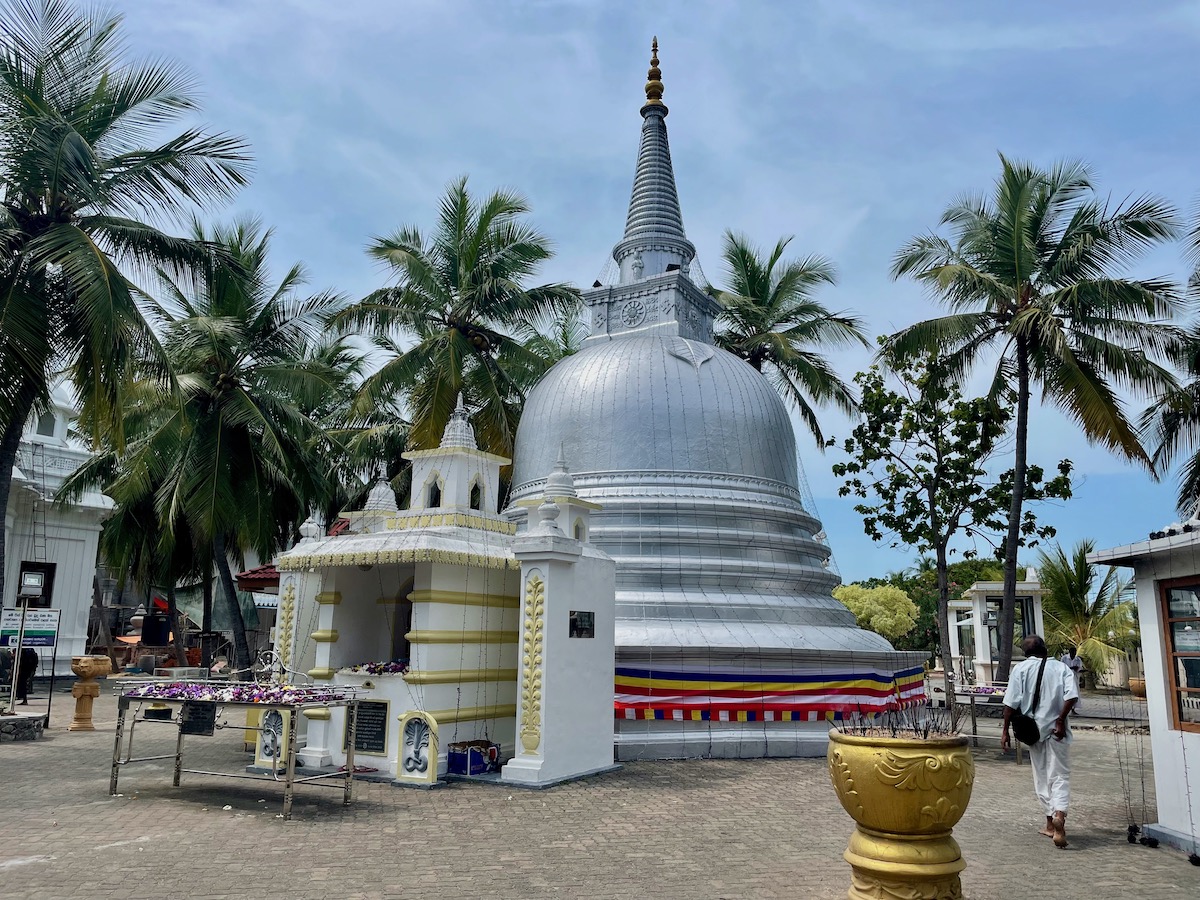 silver-stupa-at-Nagadeepa-Purana-Vihara