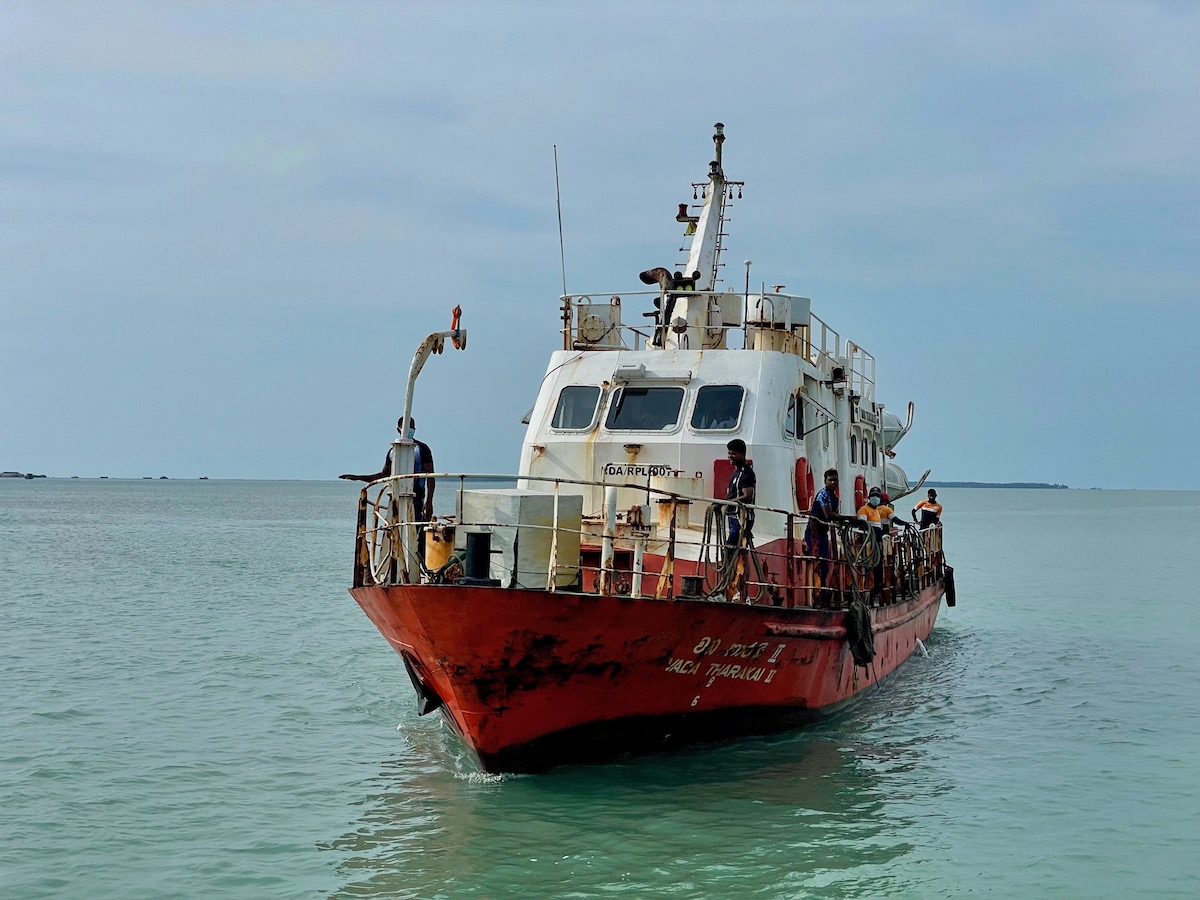 ferry-at-Kurikattuwan-jetty