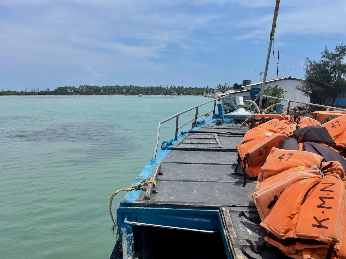 view-from-the-deck-of-the-nainativu-ferry