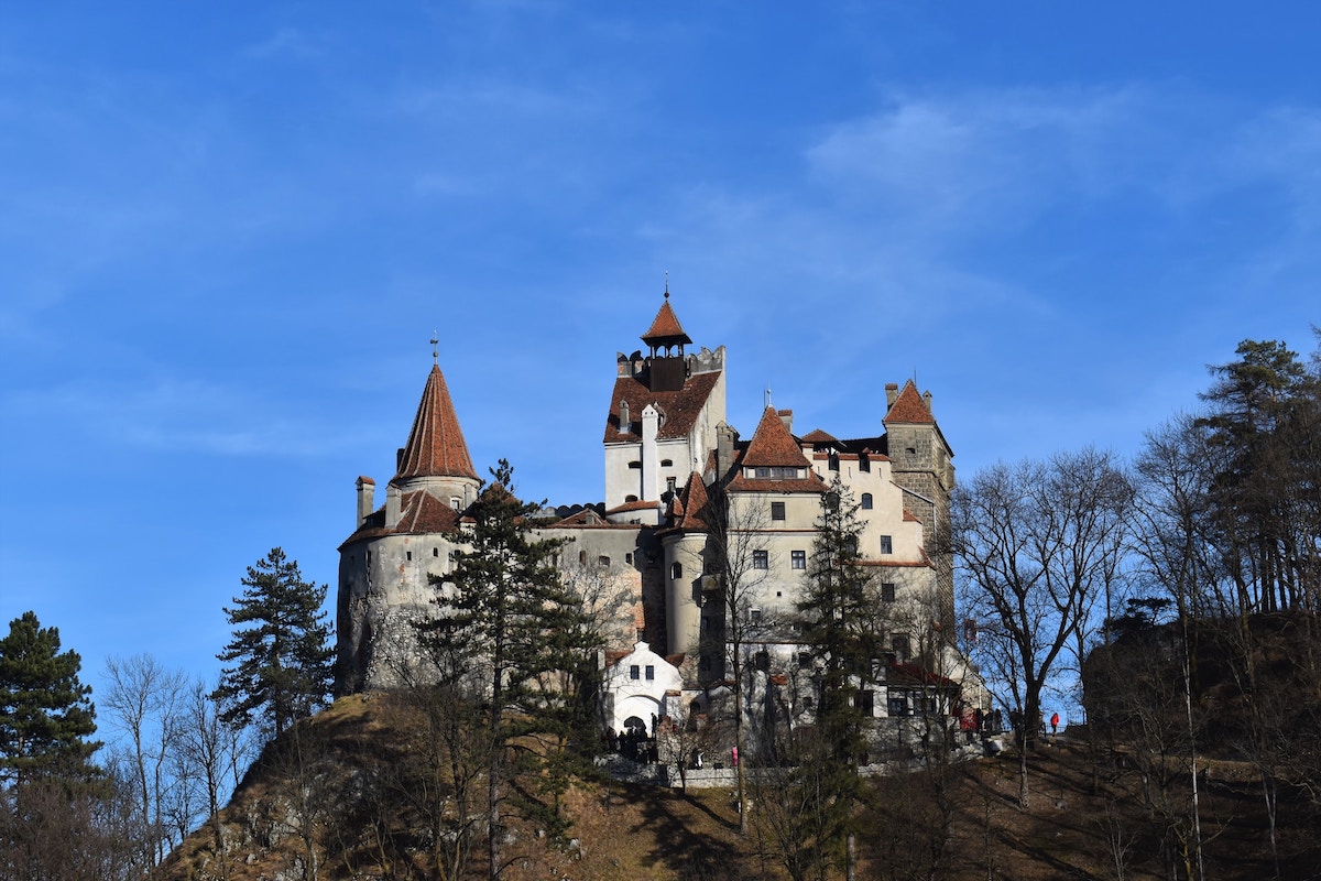 bran-castle-or-draculas-castle-in-transylvania-is-a-real-place