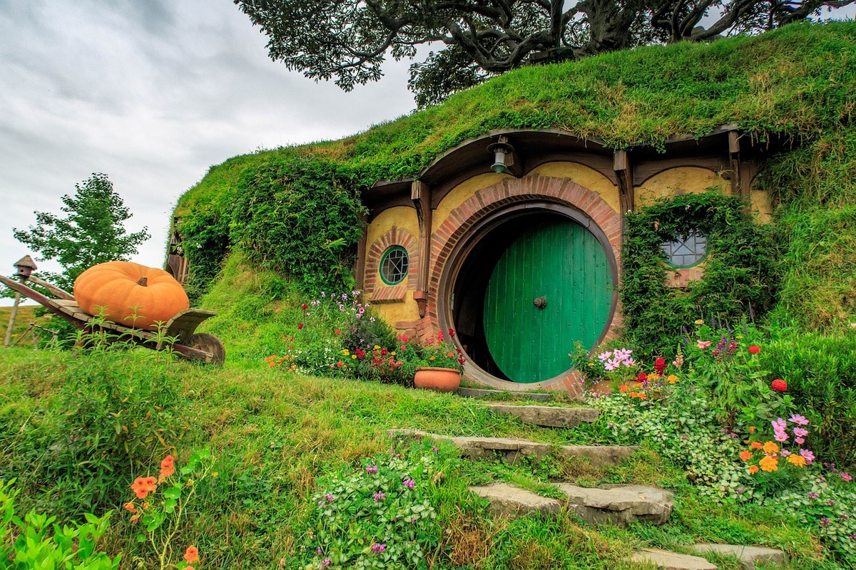 hobbit house with circular green door in hobbiton film set in new zealand