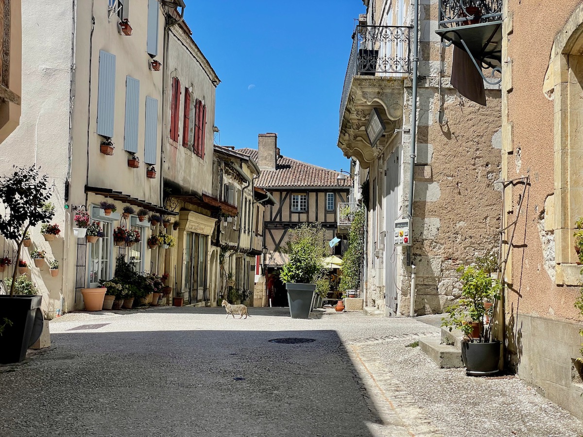 Peaceful historic streets in Dordogne