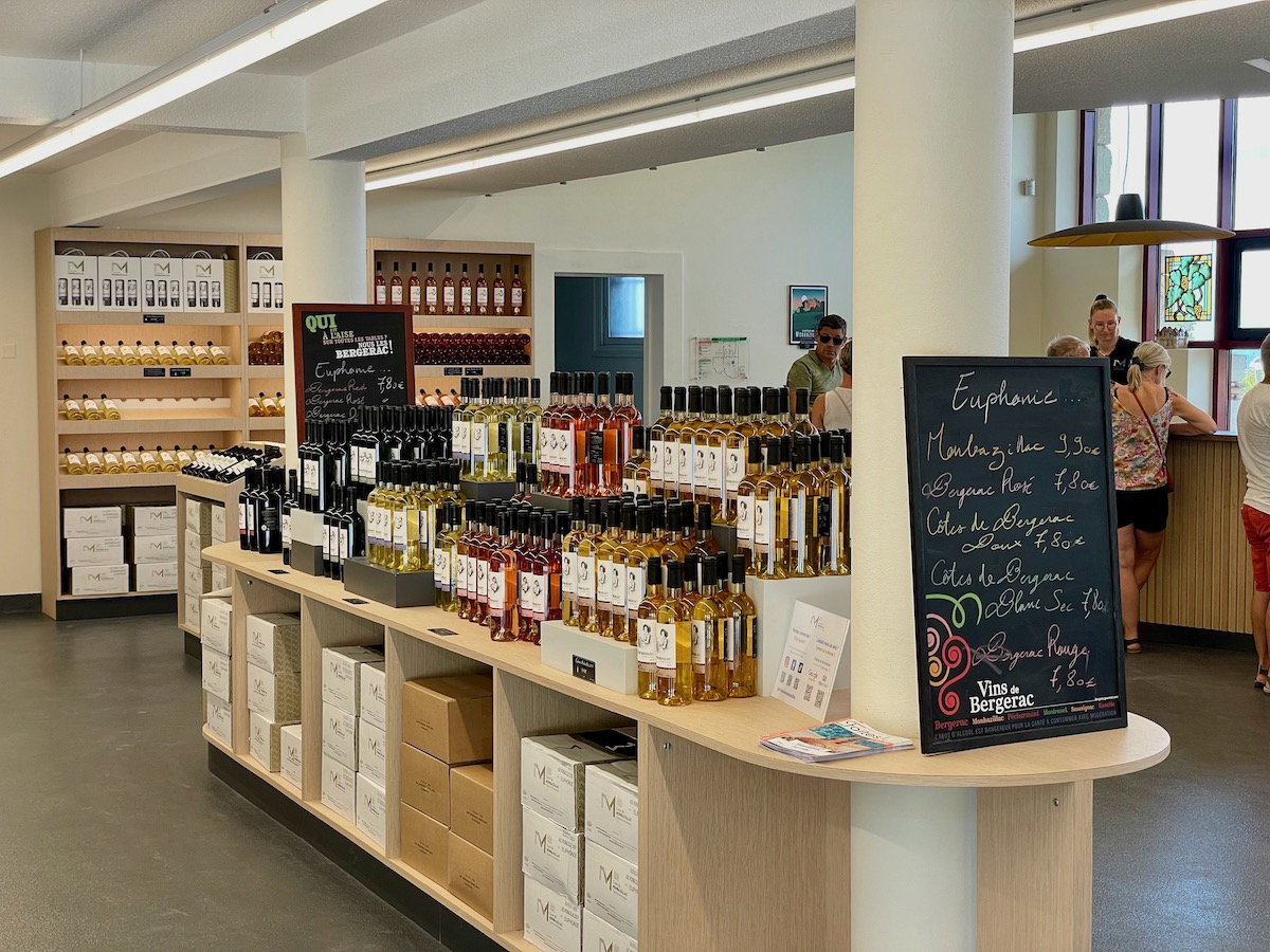 Wine tasting room and shop in Dordogne